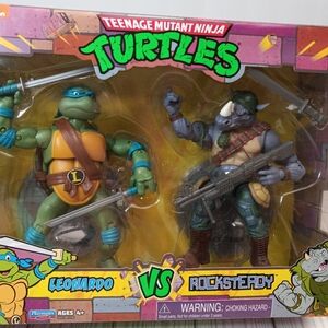 Playmates Teenage Mutant Ninja Turtles Leonardo VS Rocksteady Toy Figures